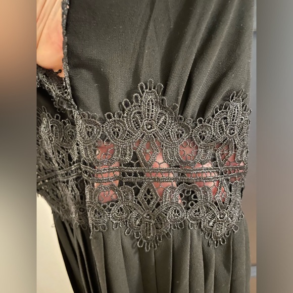 Lulus - Romantic Intentions Black Lace Pleated Backless Maxi Dress - Picture 11 of 13